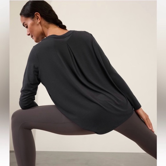 NWT Athleta With Ease Top. Black, Size Medium - Picture 3 of 8